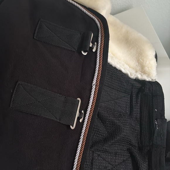 NWT Schockemohle Premium Fleece Rug w. Faux Fur Trim Black Size 81 - Picture 14 of 16